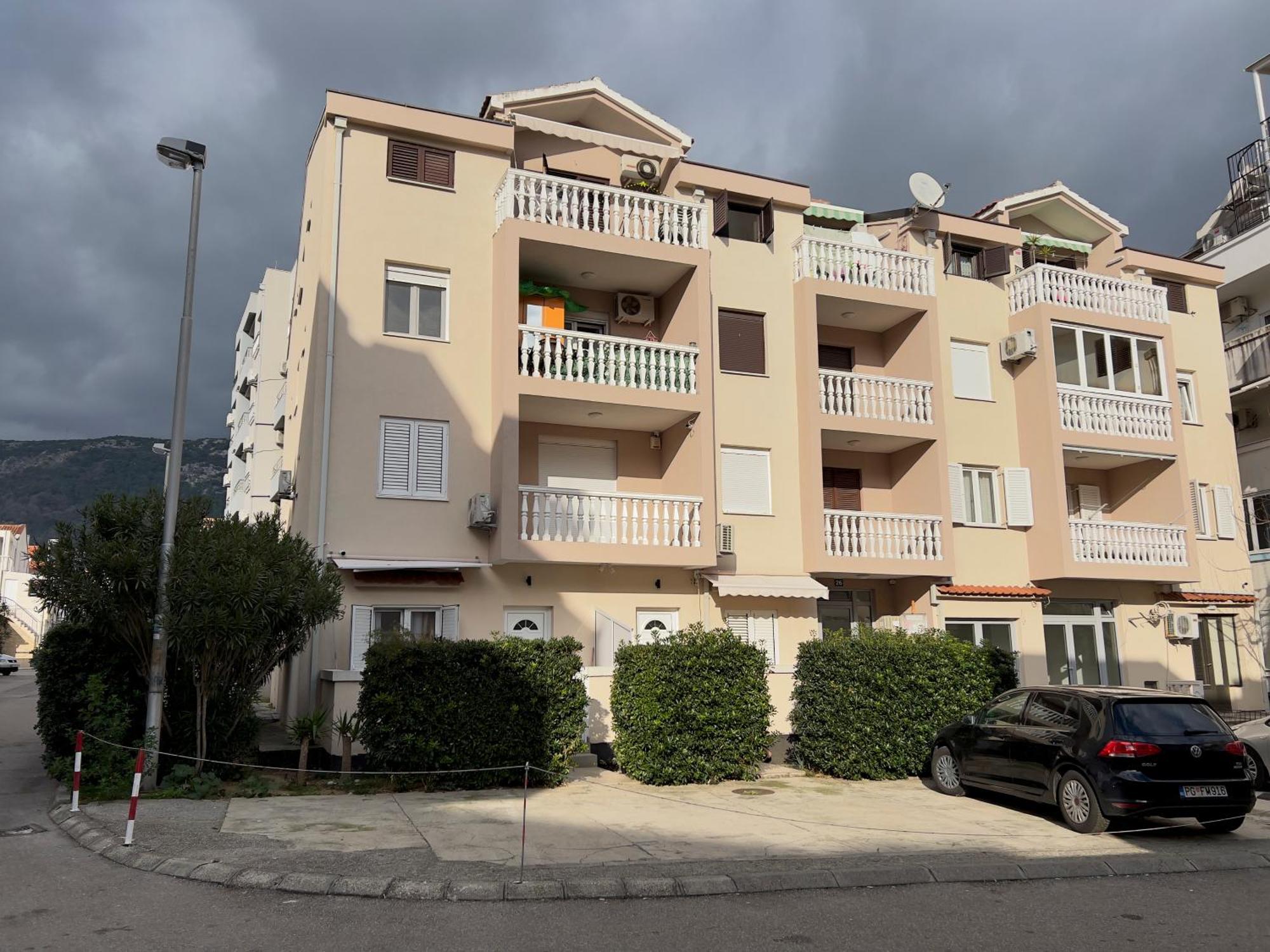 בודווה Casa Apartments, Two-Bedroom Apartment מראה חיצוני תמונה